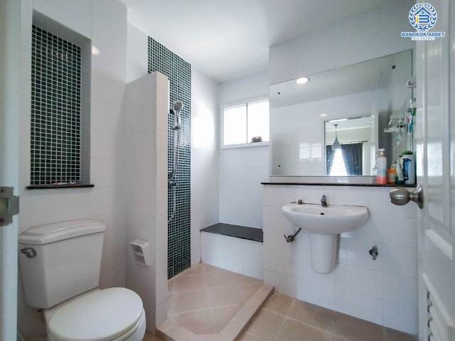 *****บ้านเดี่ยวมือสองย่านนนทบุรีฯ ม.เพอร์เฟคเพลส รัตนาธิเบศร์ หลังมุมจากแบนด์ Property Perfect เนื้อที่กว้างขวางมากถึง 64.10 ตร.ว.  ฟังก์ชัน 3 ห้องนอน 3 ห้องน้ำ ที่จอดรถ 2 คัน ฟรี! เครื่องปรับอากาศ 3 เครื่องพร้อมเข้าอยู่! บนทำเลใกล้รถไฟฟ้าสายสีม่วง "สถานีไทรม้า" และจุดขึ้นทางด่วน "งามวงศ์วาน"